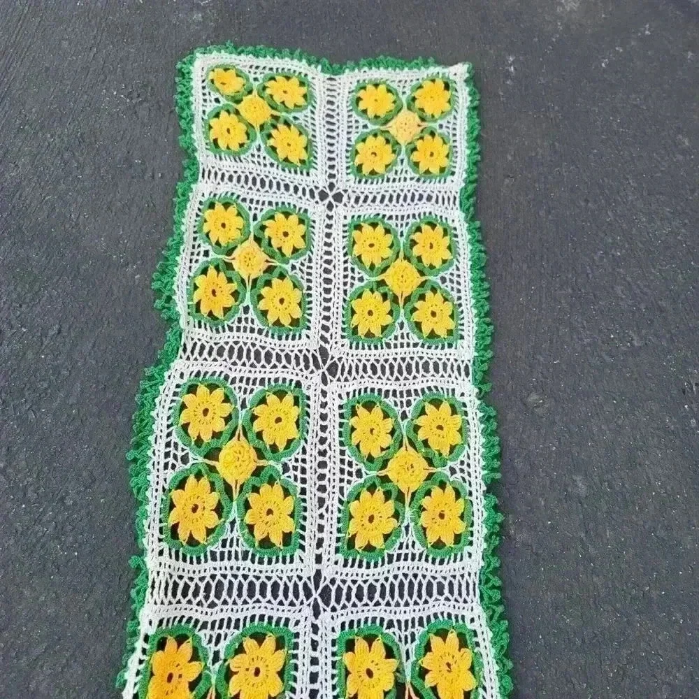 Vintage Flower Hand Knit Table Runner Doily Yellow Green 61 Inch